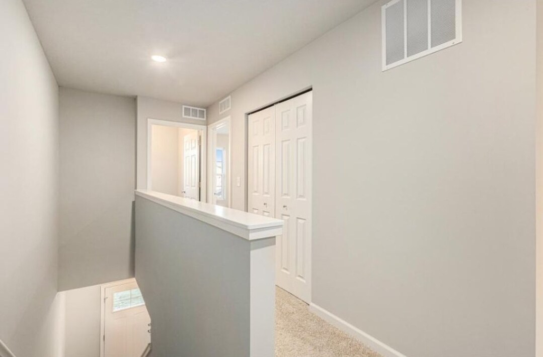 Building Photo - 4633 Glen Haven Dr