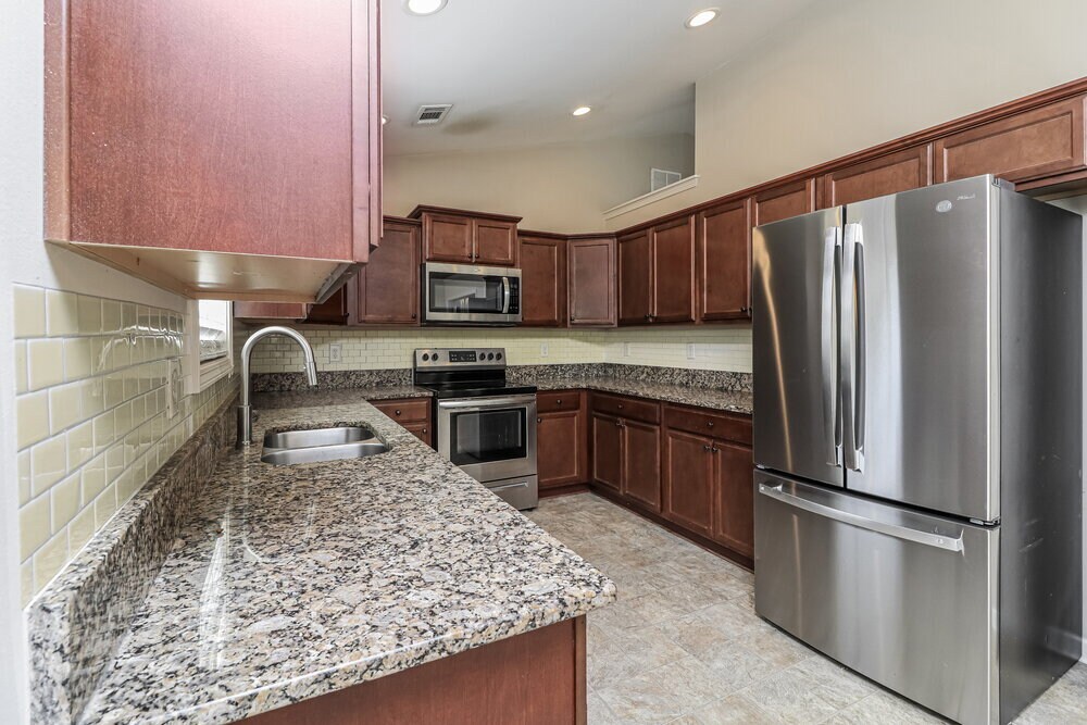 Building Photo - 981 West Ave