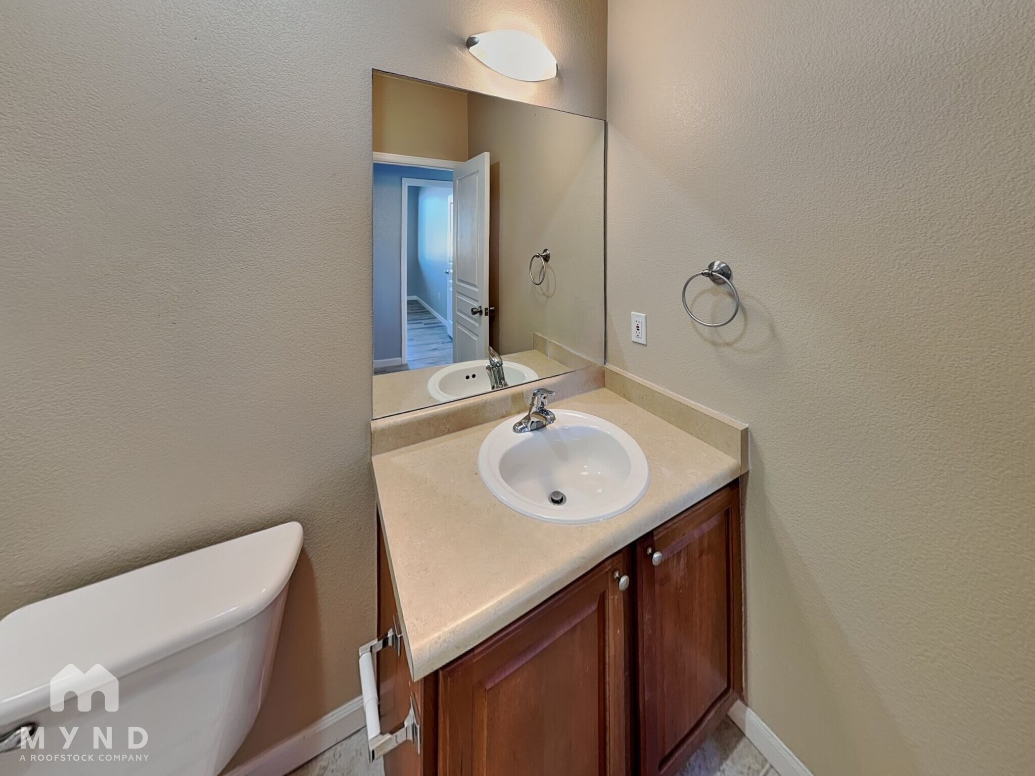 Building Photo - 803 E 98th Ave