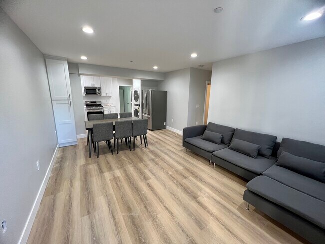 Primary Photo - 1173 W 37th Plz
