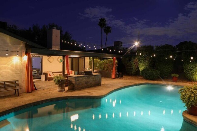 Building Photo - 10610 N 35th St