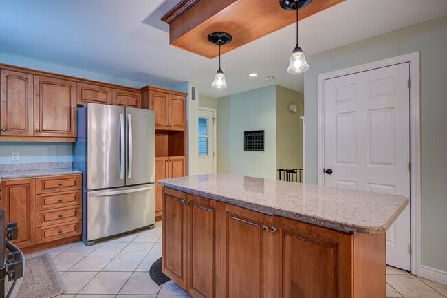 Building Photo - 28 Grachen Dr