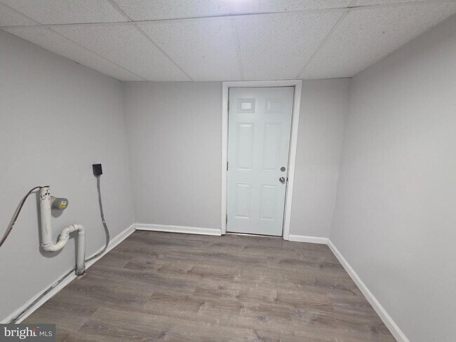 Building Photo - 110 N 4th St.