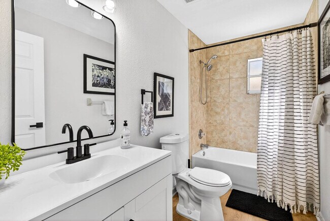 Building Photo - 310 W Warren Ave