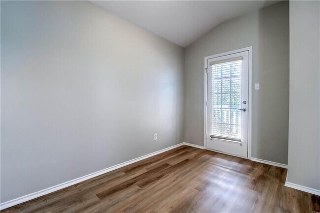Building Photo - 706 Big Spring Dr
