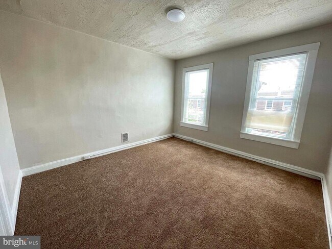 Building Photo - 1736 Darley Ave