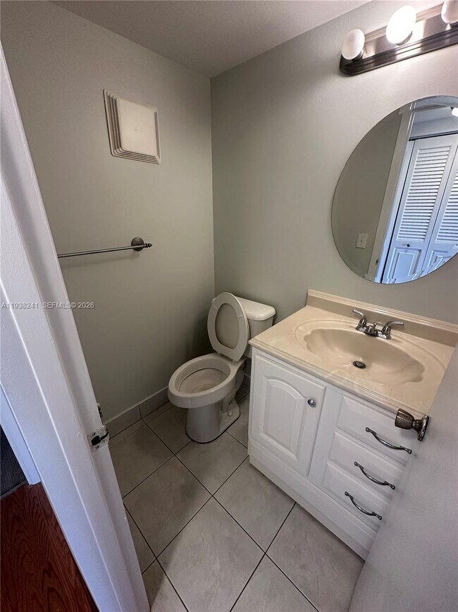 Building Photo - 118 Brighton C