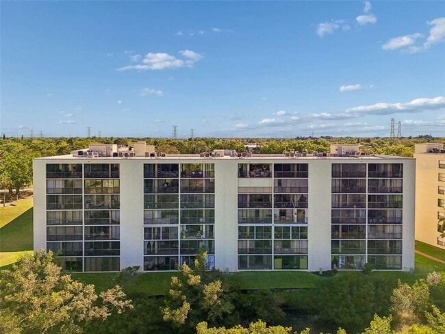 Building Photo - 900 Cove Cay Dr