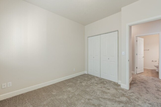 Building Photo - 6670 N Spurwing Loop