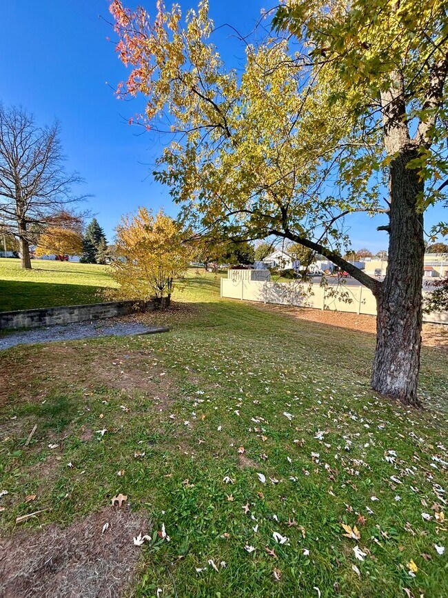 Building Photo - 20 N Poplar Ct
