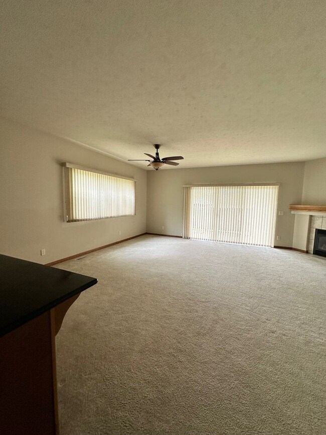 Building Photo - MIE451