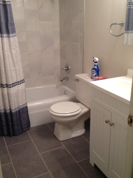 Bath - 2963 Crescent Shores Dr