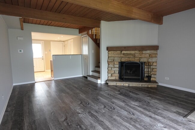 Building Photo - 441 Meadow Green Ln
