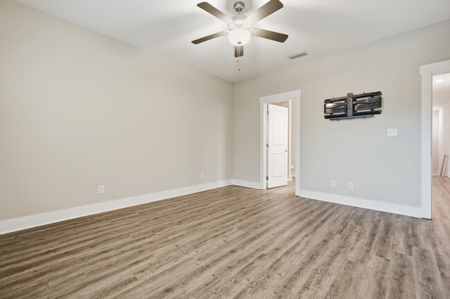 Building Photo - 235 Date Palm Ln