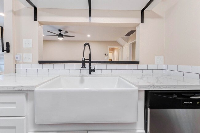 Building Photo - 11222 Sagepark Ln