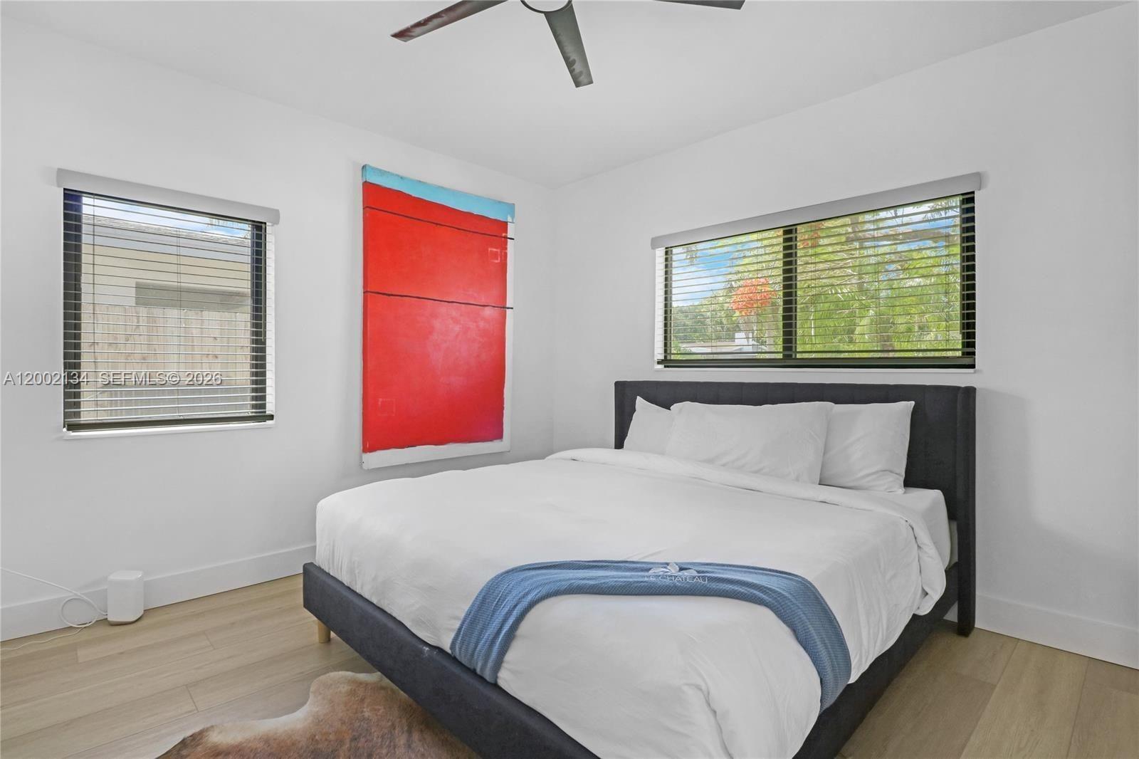 Building Photo - 811 NE 17th Ct