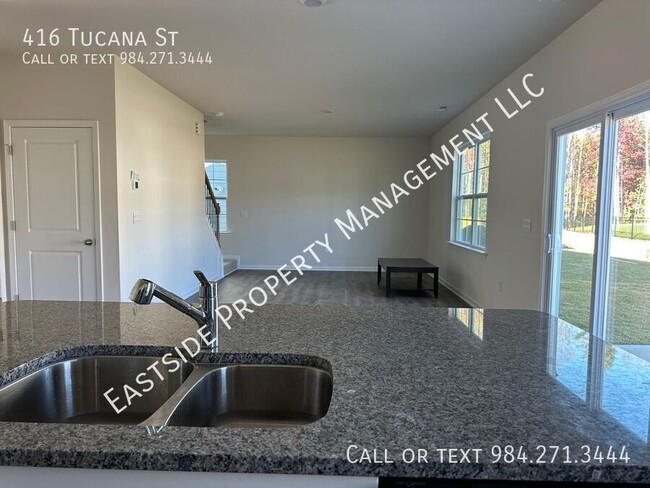 Building Photo - Gorgeous & Meticulously maintained single ...