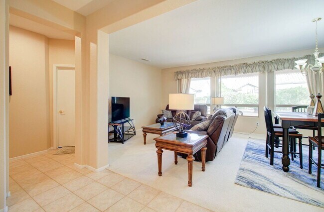 Building Photo - 15567 W Coral Pointe Dr