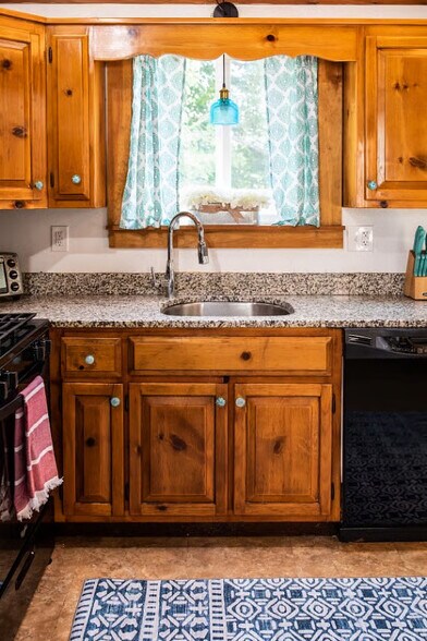 Building Photo - 431 Winnacunnet Rd