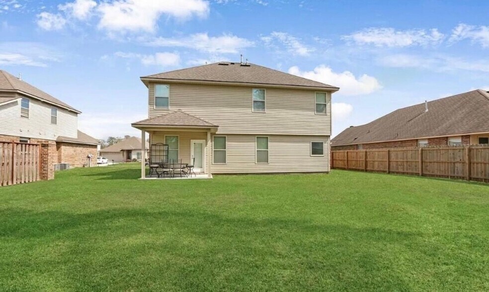 Building Photo - 39394 Legacy Lake Dr