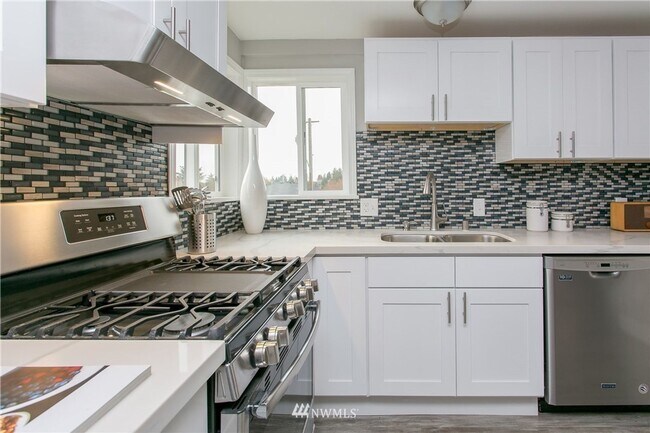 Building Photo - 4722 47th Ave SW