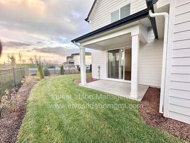 Building Photo - Luxury Townhome available now!