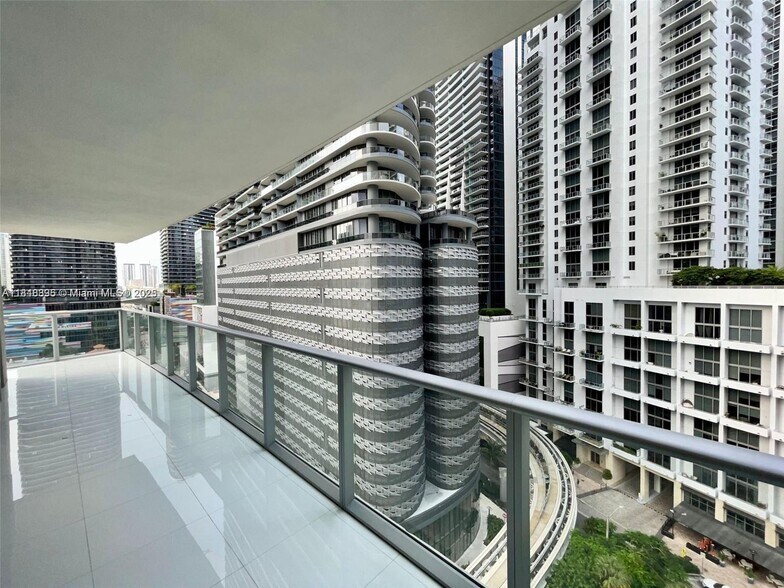 Building Photo - 1100 S Miami Ave