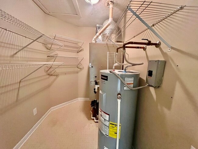 Building Photo - 180 Stone Henge Ln