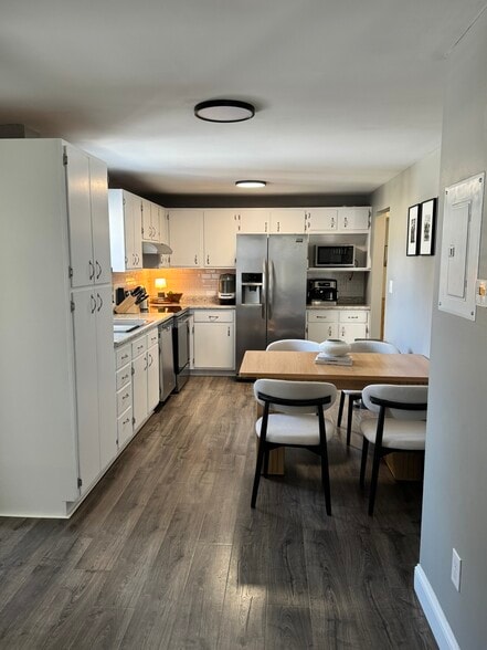 Building Photo - 126 Overland St