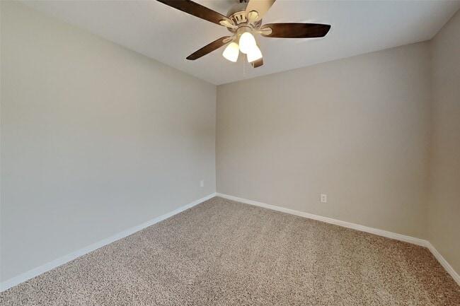 Building Photo - 16280 Sun View Ln
