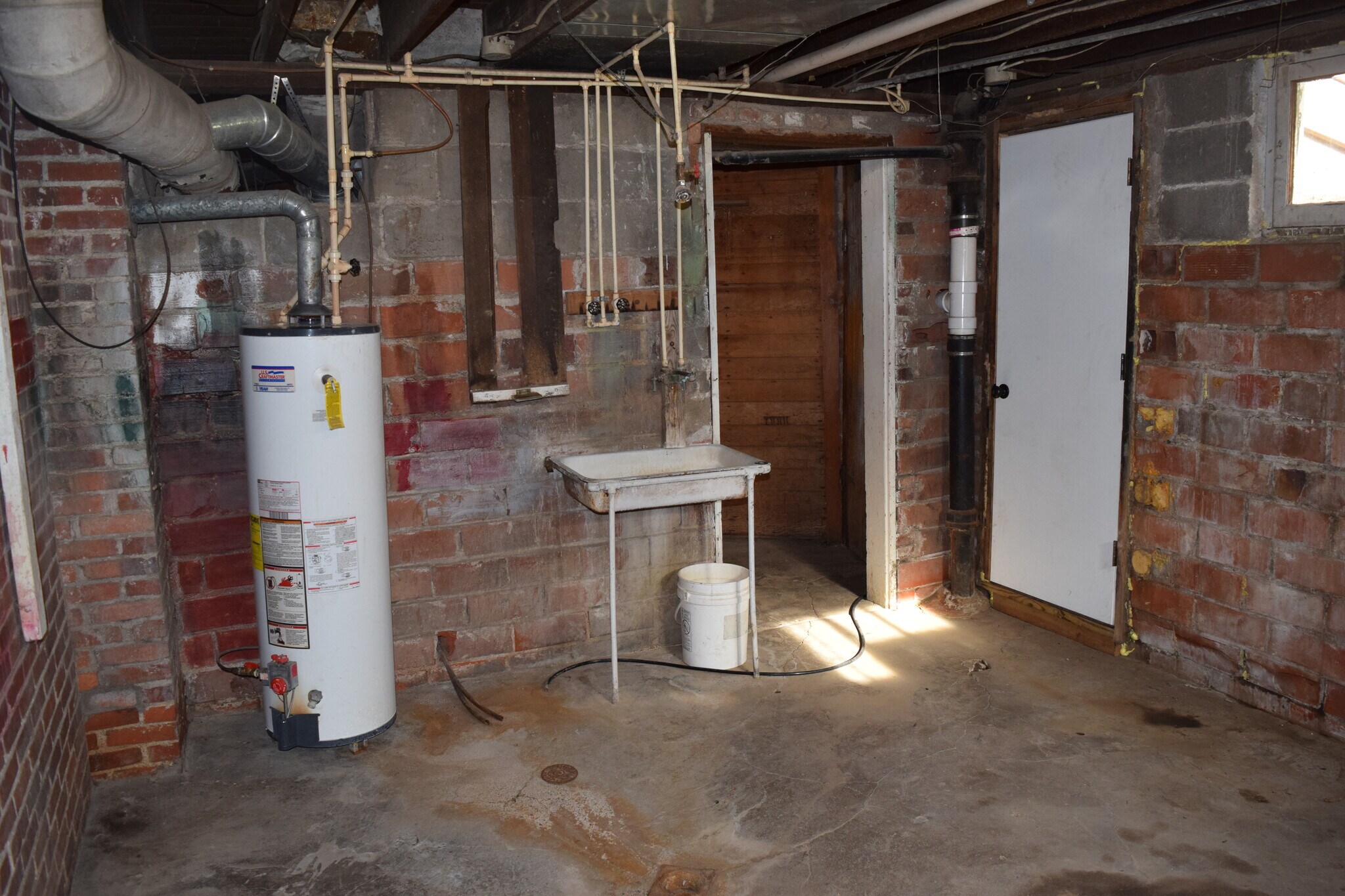 27419 Gas water heater - 27419 Elmtree Rd