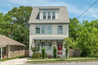 Building Photo - Stunning 4 Bedroom in Downtown Durham with Large Fenced Yard!