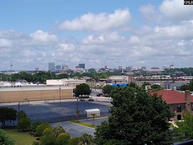 Building Photo - 900 S Stadium Rd