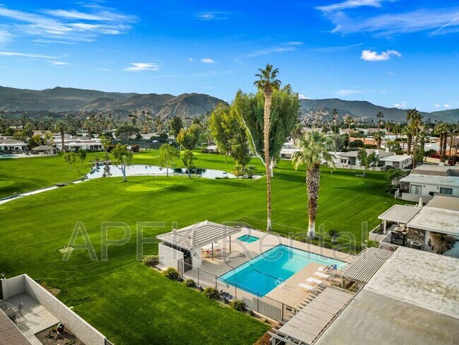 Building Photo - 74939 Vía Lago