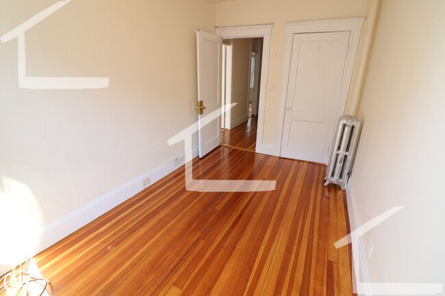 Building Photo - No Fee! Avl NOW - No Fee! Allston 3BR with...