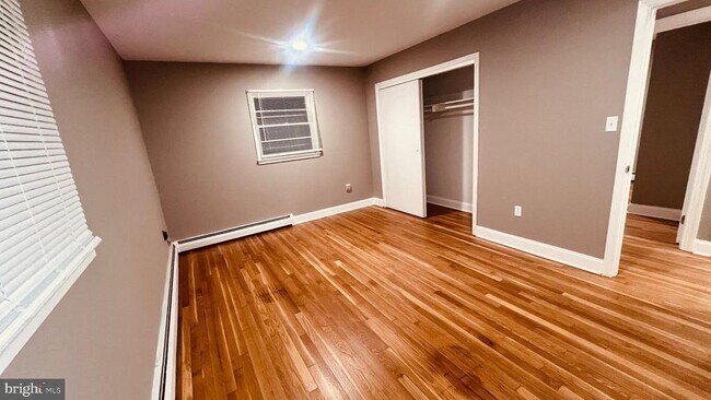 Building Photo - 14303 Chesterfield Dr