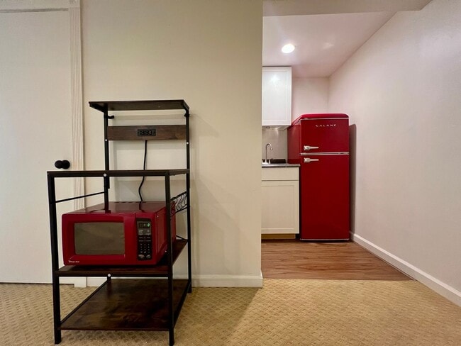 Building Photo - Cozy 1 bedroom with Kitchenette available ...