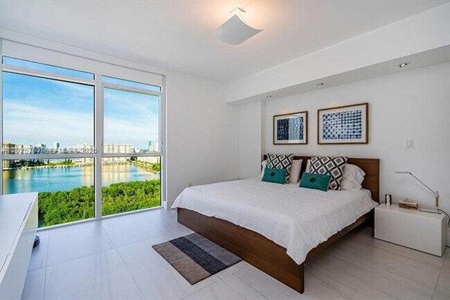 Building Photo - 400 Sunny Isles Blvd