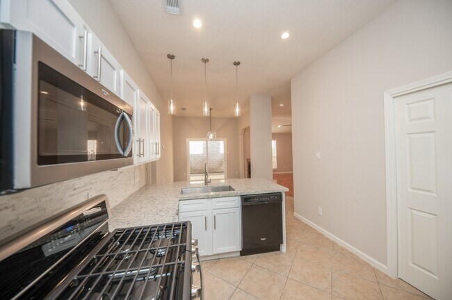 Building Photo - 121 Coffee Ln