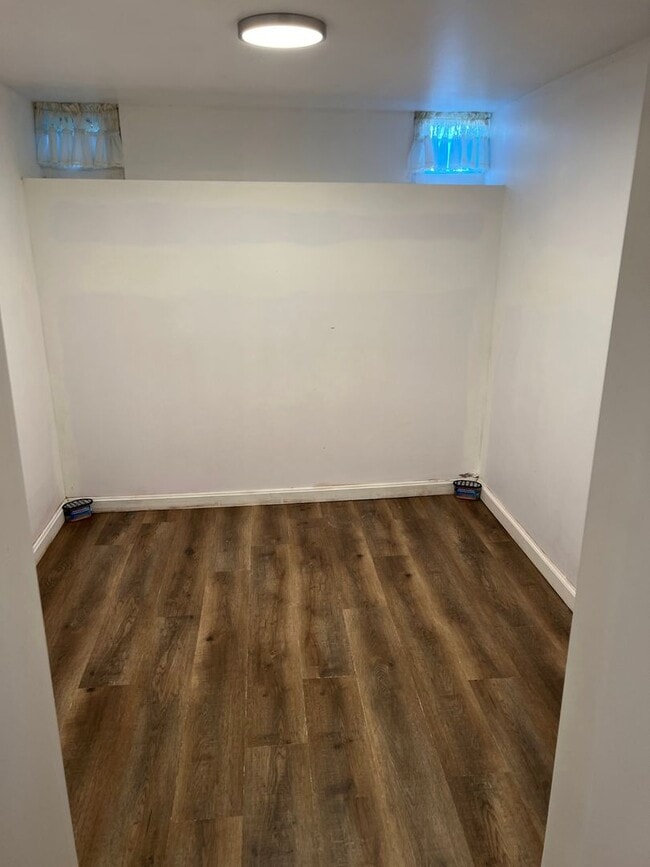 Building Photo - 236 Oak Terrace