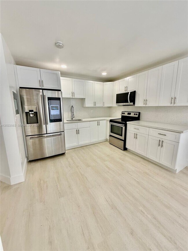 Building Photo - 2652 SW 34th Ave