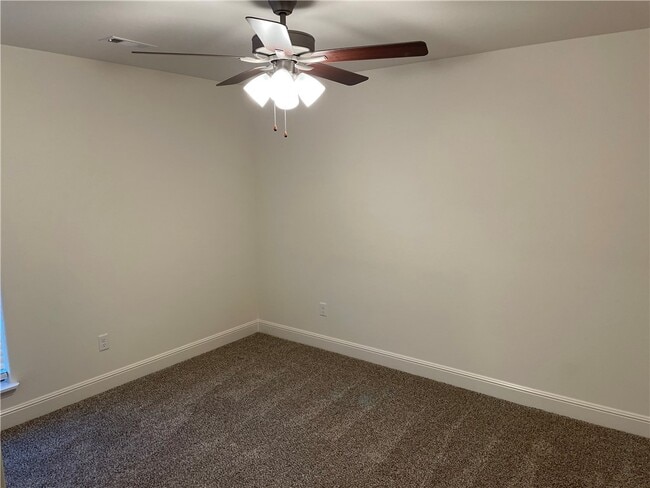 Building Photo - 464 Hall Ave