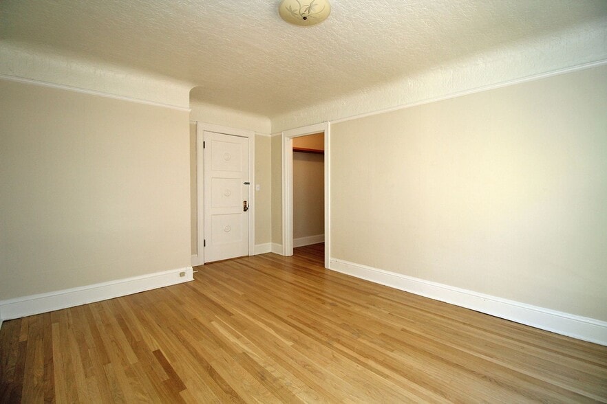 Building Photo - 1943 NW Irving St