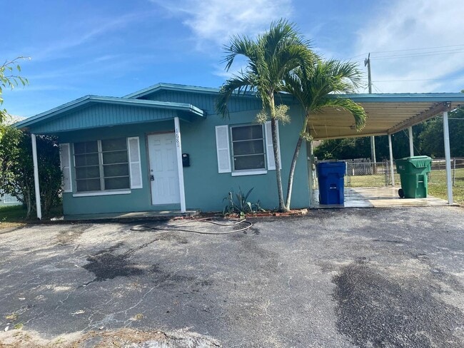 Building Photo - Cute 3 Bedroom House with Carport