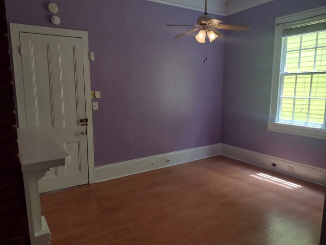 Building Photo - 912 Marigny St