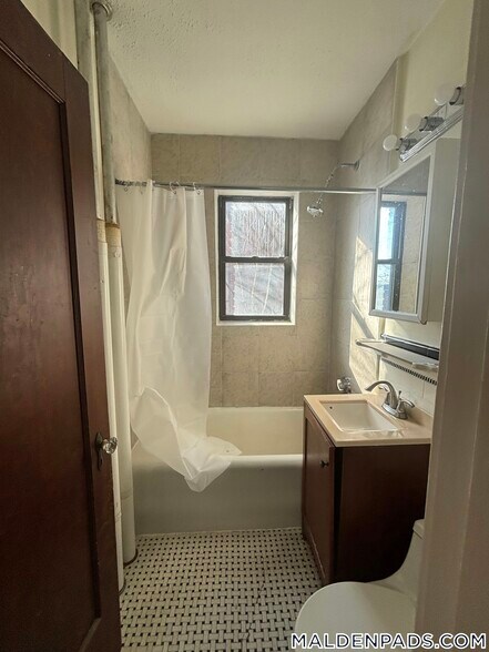 Building Photo - 349 Pleasant St