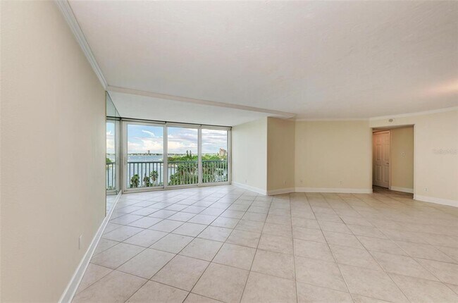 Building Photo - 435 S Gulfstream Ave