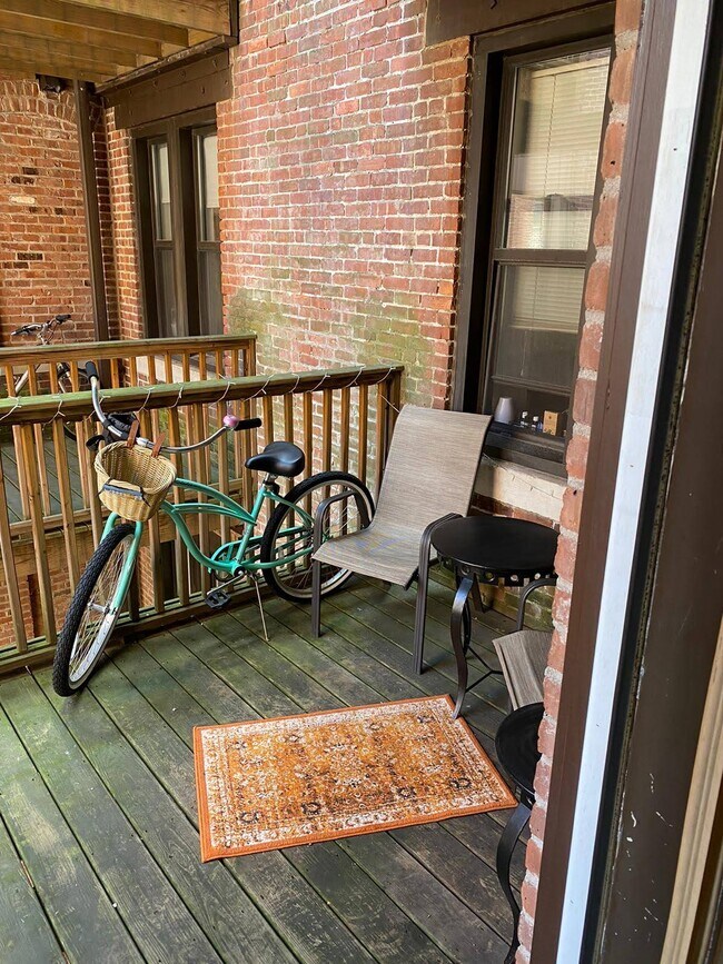 Balcony - 87 Gainsborough St