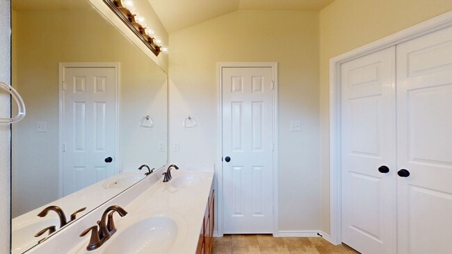 Building Photo - REMODELED BEAUTY WAITING FOR YOU BY FORT H...