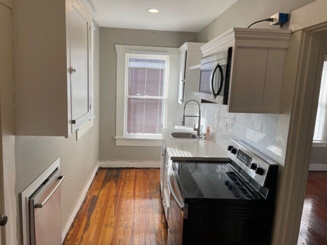 Building Photo - Studio Apartment Neighboring Med School